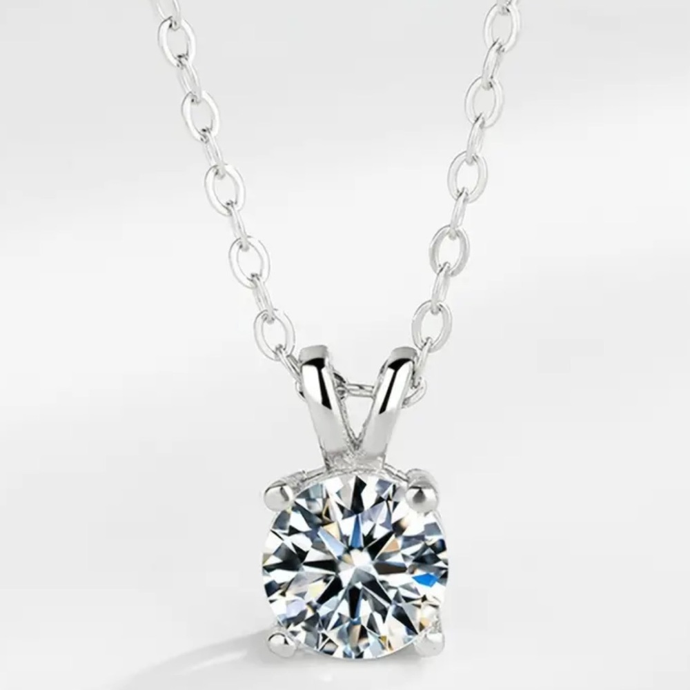 BRAND NEW Elegant Minimalistic Silver 925 Necklace